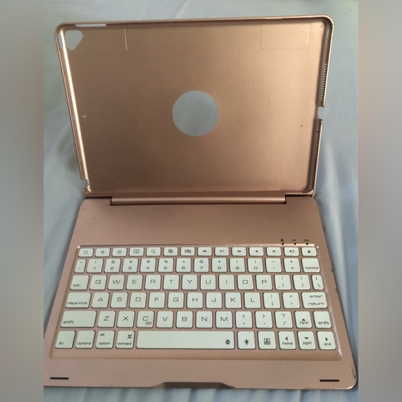 IPad Keyboard & Case - Picture 2 of 4